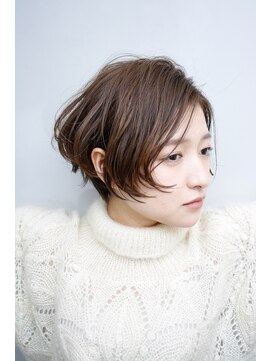 トッカ ヘアアンドトリートメント 難波店 前下がりエアリーショートボブ
