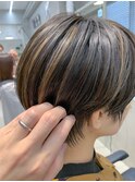 マッシュショート、くっきりハイライト、ネイビーカラー