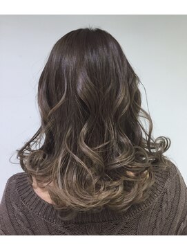 ソーホー 八日市店(SOHO) グラデーション × ベージュ