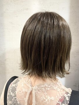 シェリッシュ ノース(Sheriche North) 外ハネ×オリーブグレージュ【ブリーチなし】