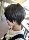骨格を綺麗にみせるショート