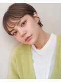 グレージュ　大人かわいい　フェザーバング　マッシュショート