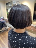 大人のこなれヘア前下がりショート30代40代50代60代70代マッシュ