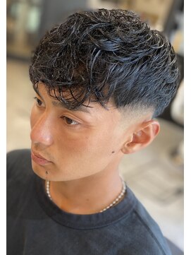 フランクスバーバーザスタンド(Frank’s barber the stand) ミドルスキンフェードクラウドマッシュスペインカール