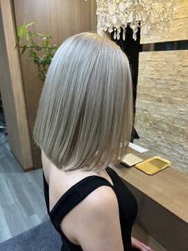 グラムアッシュ(GLAM ASH) ハイトーンボブ