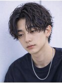 ツイストスパイラルパーマセンターパートメンズミディアム
