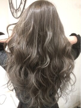 シエル 川越(CIEL) ハイライト×透明感カラーで思わず触りたくなる愛されロング