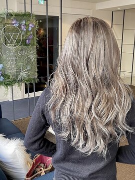 ダブル アンダーバー サロン(W_SALON) 【W_SALON 河原町】ハイトーン/外国人風カラー