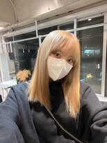 グレーベージュ レイヤーロング 前髪パーマ アッシュブラック