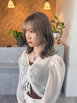 リズ(Li’s) グレージュカラー/外ハネボブ