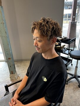 ロイ(roi) ツイスパ　ハイライト　波巻き　シャドウパーマ