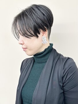 モリオ(morio) +刈り上げ女子ハンサムショート前下がりショートクール30代40代3