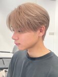 渋谷メンズブリーチカラーミルクティーベージュセンターパート