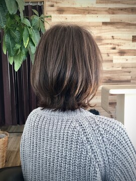 ヒュッゲ コロイコ(Hygge Coroico) ボブベース。ナチュラルに外はね。