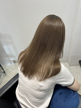 イルミ(iLUMi) iLUMi　×　ベージュカラー