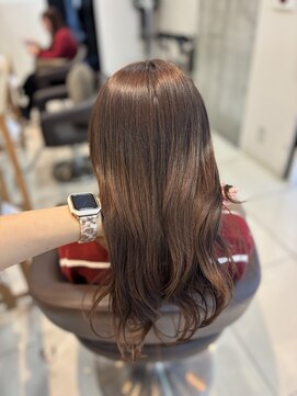 透明感たっぷり◎ツヤ感重視のナチュラルブラウンカラー