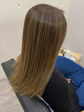 美容師 久保浦 伸びたブリーチをハイライトで繋ぐ