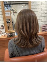 ヘアメイク フレンシア(hair make flencia)&nbsp;透明感ベージュで魅せるくびれセミディ【182スタイル】