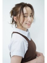 クレイン バイ パプスドコワフュール 宝塚中山寺(Crane by Pap'sde coiffeur)&nbsp;ベージュヘアをゆるくアップアレンジ
