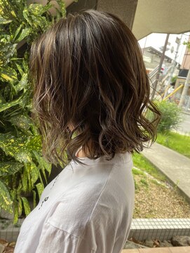 フィガロ デュデュ 新石切店(Figaro DOU DOU) 外ハネハイライトボブ