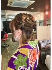 卒業式、袴ショートヘアー編み込みアレンジスタイル