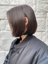 ラベンダーグレージュ×前下がりボブ
