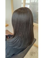 リュクスバトーバイトリコ 船橋南口店(Luxe BATEAU by tricot) オリーブグレージュ