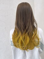 ミリ(Mm.) 裾カラー　グラデーションカラー　イエロー　巻き髪　ロングヘア