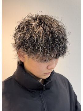 リヴ オオサカ(LIV OSAKA) 波巻きパーマ　ホワイトメッシュ　マッシュウルフ　波巻き