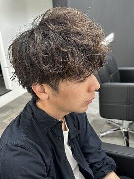 ヒュイル バイ ニアウ(Hwyl by Niau) メンズマッシュパーマニュアンスパーマシャドウパーマ刈り上げ