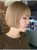 大人女性ミルクティーベージュ丸みボブ