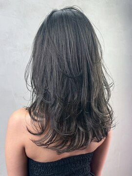 アイティー バイ アルバム 浦和店(IT by ALBUM) ロング韓国ヘア顔周りレイヤーオリーブグレー小顔_ba570291