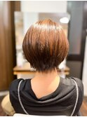 えり足が浮く、ハネるけどショートヘアはできる