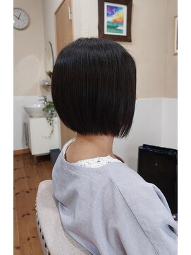 ラナイ(Lanai) 襟足スッキリ前下がりボブ
