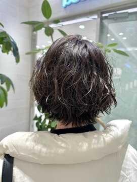 ピークアブー アヴェダ ギンザシックス(PEEK-A-BOO AVEDA GINZASIX) ショートボブ/ニュアンスパーマ/ショートパーマ/極細ハイライト