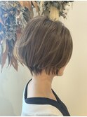 レイヤーボブ　ハンサムショート　グレーベージュ