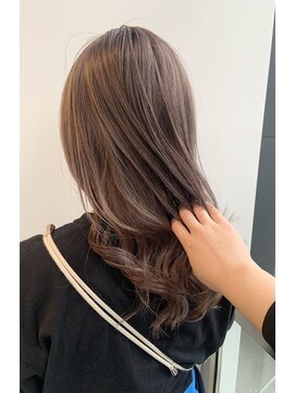 エアー 銀座タワー(AIR) ベージュカラー/ミルクティーベージュ