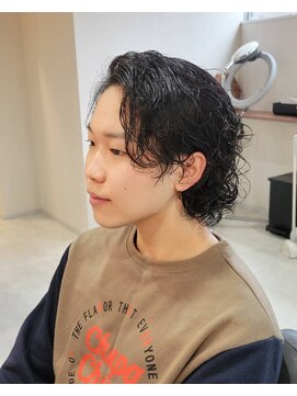 ジック(Jiiic) センターパート×スパイラル パーマ