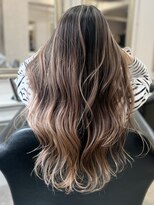 ジーレ(jiire)&nbsp;バレイヤージュブロンド　レイヤーカット