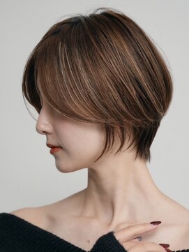 エリマ 横浜西口(elima) 横浜西口顔周りレイヤーカットくびれヘア切りっぱなしボブ30代