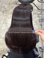 トゥエル バイ ディプティモイラ(tuelu by dipty MOILA)&nbsp;艶感バツグンボルドーヘア