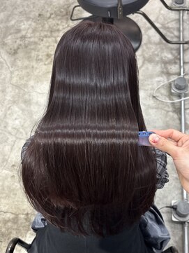 トゥエル バイ ディプティモイラ(tuelu by dipty MOILA) 艶感バツグンボルドーヘア