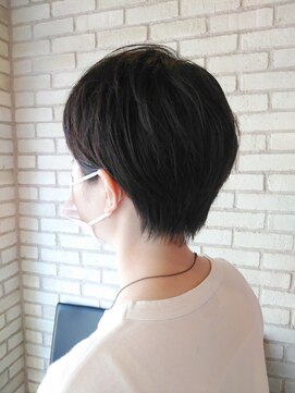 耳かけショートスタイル