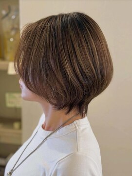 キミドリ(KIMIDORI) グレイヘアも◎ひし形ハイライトショートボブ【恵比寿求人】