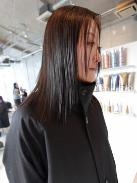 ヒュエ 表参道(Hue) オリーブカラーストレートヘア._.