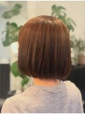 まとまりとツヤ感を大切にした、王道の切りっぱなしボブ