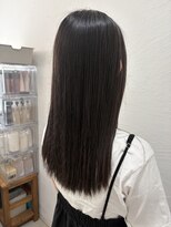 ウタ(uta) ナチュラル艶カラー×まとまりミディアム