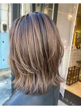 ヴァネッサ VANESSA ハイライトバレイヤージュ×グレージュ