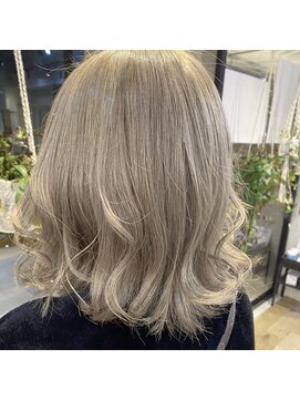 フェリア 池田(FERIA) 外国人風カラー