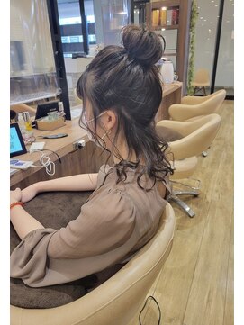 ヴィサージュ ユニール(VISAGE unir) 【VISAGE unir】　お団子風ハーフアップ☆